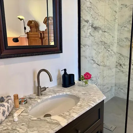 Heritage House Center -entire Apartment- *